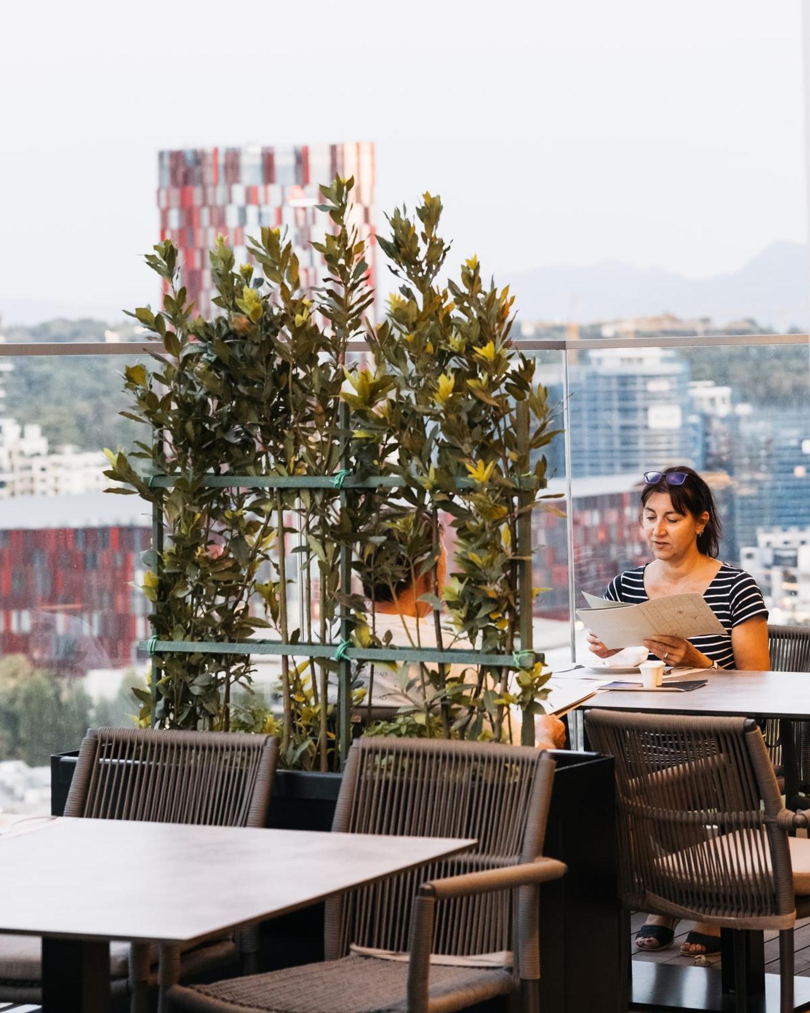 Sky Hotel Τίρανα Εξωτερικό φωτογραφία